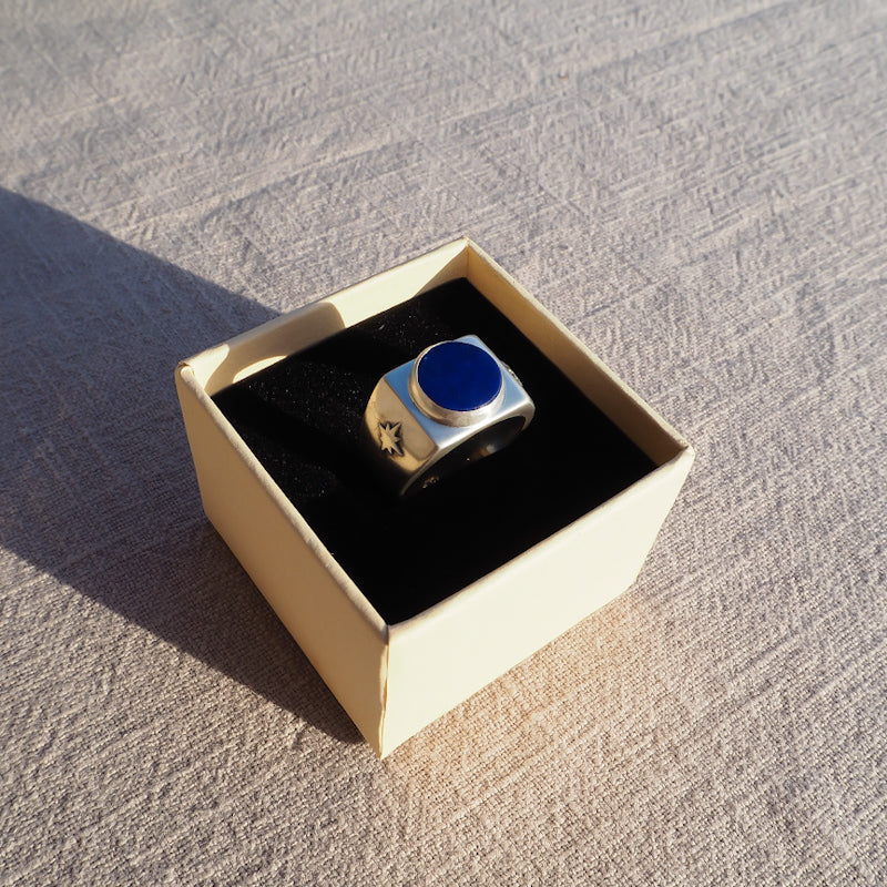 Square signet with Lapis Lazuli