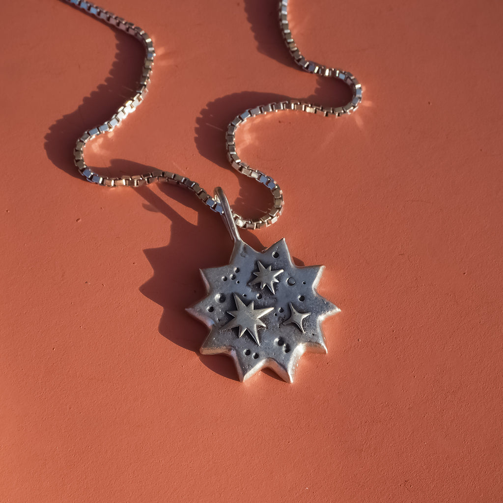 Chunky stars pendant