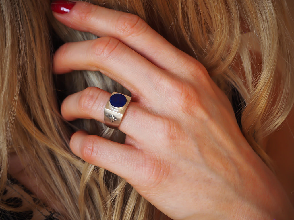 Square signet with Lapis Lazuli